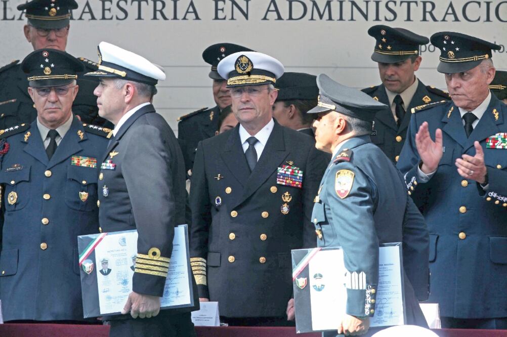 Ayer fue la ceremonia de graduación, en el Colegio Militar, en Popotla, de quienes obtuvieron la maestría en Administración Militar y Defensa Nacional (VALENTE ROSAS. EL UNIVERSAL)