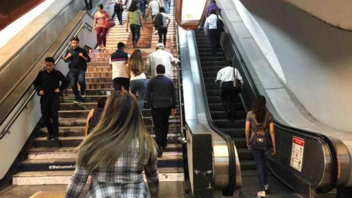 Escaleras eléctricas descompuestas en el Metro. Foto Archivo Cuartoscuro
