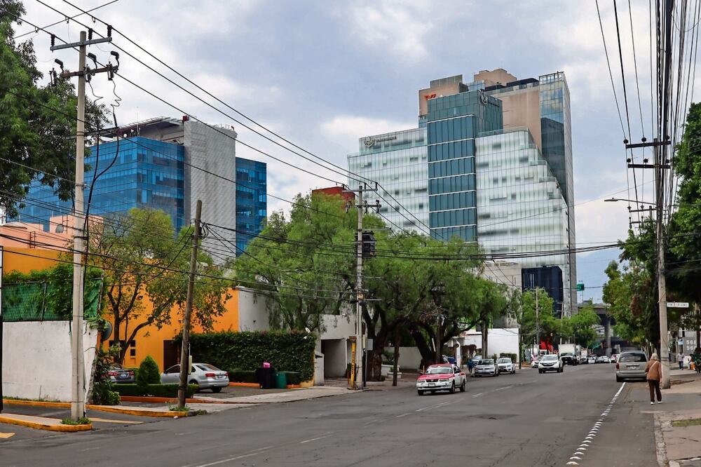 Vecinos de la colonia Las Águilas, zona cero de la actividad sísmica registrada en la alcaldía Álvaro Obregón, aseguran que viven con temor pues con los microsismos no hay aviso previo para resguardarse, Foto: Hugo Salvador / EL UNIVERSAL