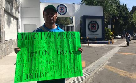 Aficionado de Cruz Azul visita la Noria para hablar con directivos