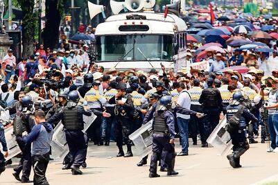 Sin resultados, regresa CNTE a su plantón tras movilización