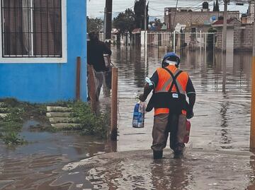 Lluvias desbordan río, rompen cárcamo e inundan Los Tuzos