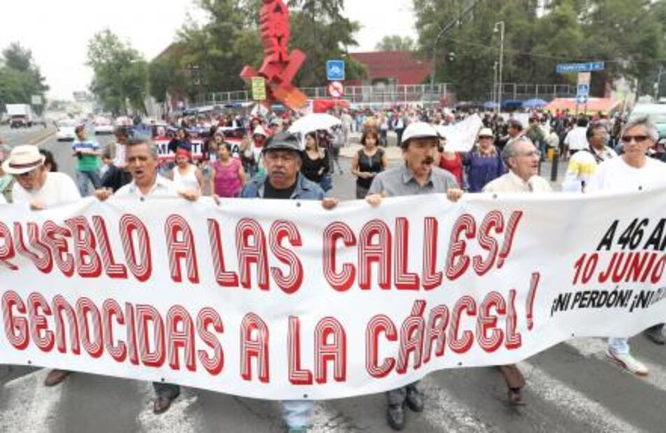 Marcha para recordar "El Halconazo" camina hacia el Zócalo