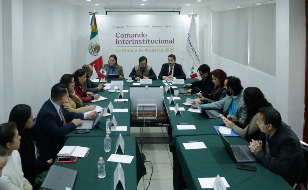 Martí Batres se reúne con Ariadna Montiel y Alejandro Svarch para discutir estrategia de La Clínica es Nuestra. Foto: X @IsssteOaxaca_