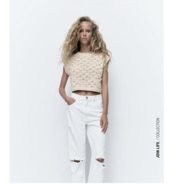 Eiza González luce maxi sombrero rosa, al más puro estilo de Barbie