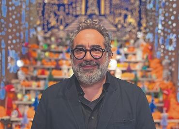 Eugenio Caballero se sale del cine y levanta altar de muertos
