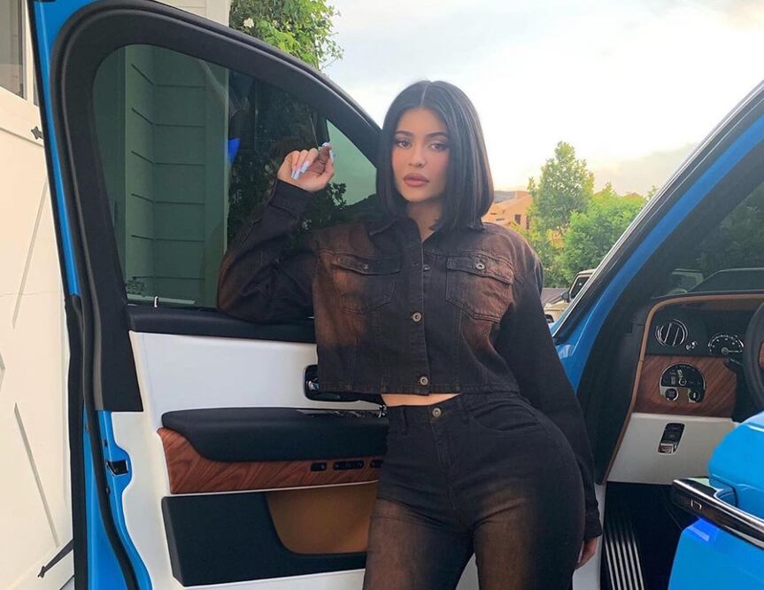 Kylie Jenner presume costoso automóvil en redes Foto: Instagram