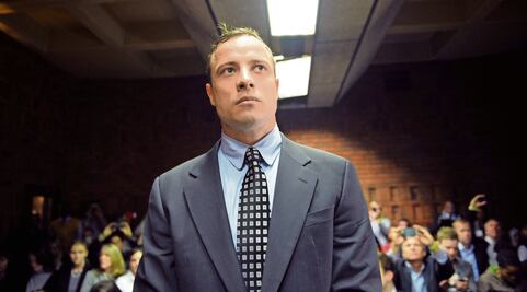 Oscar Pistorius acusado del asesinato de su novia en 2013, sale de prisión en libertad condicional