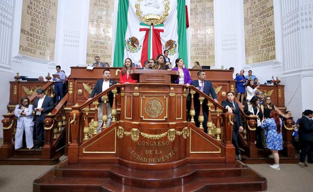 Diputados del PRI y PAN toman la tribuna del Congreso Local (04/03/2025). Foto: Especial