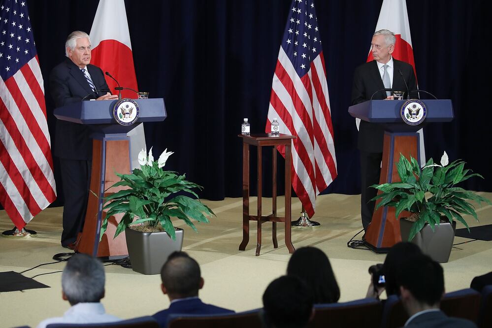 El secretario de Estado estadounidense, Rex Tillerson, y el secretario de Defensa estadounidense, James Mattis (Foto: AFP)