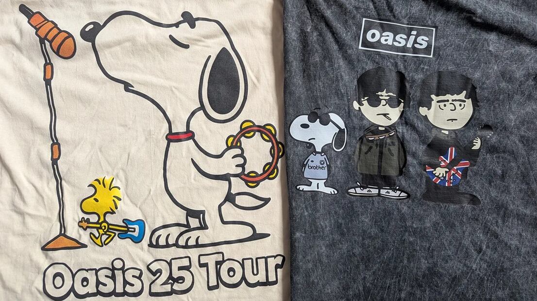 Playeras, de la mercancía no oficial, que Christian Madden, tecladista de Oasis, compró durante su paso por la CDMX.
Foto: Blog de Christian Madden