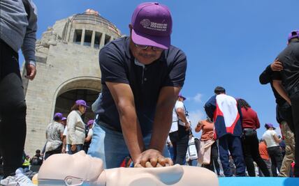 FOTOS: Realizan clase masiva de primeros auxilios y RCP en el Monumento a la Revolución