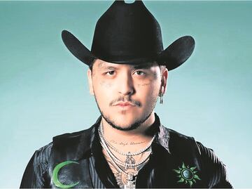 Christian Nodal se aleja de los escenarios e inicia carrera de comentarista deportivo