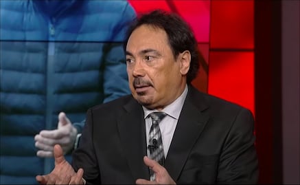 Hugo Sánchez levanta la mano para dirigir a la Selección Mexicana o al Cruz Azul