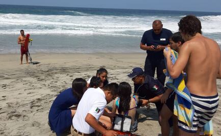 Salvan a dos turistas colombianos de morir ahogados en Oaxaca