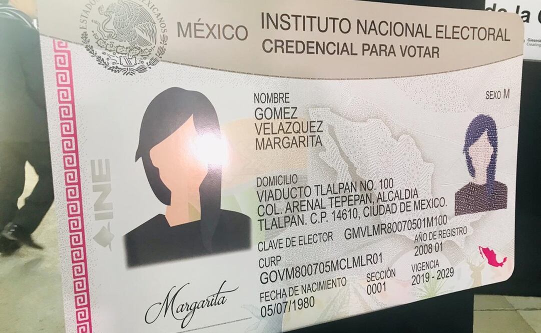 El nuevo modelo de la credencial para votar contará con códigos QR / Fotos tomadas de Twitter @INEMexico