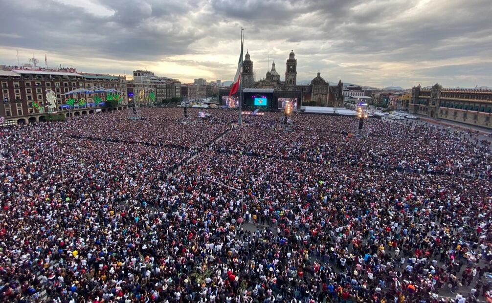 A dos horas de iniciar el gran show musical, se presentaba lleno total en el Zócalo capitalino.



Foto: Berenice Fregoso. EL UNIVERSAL