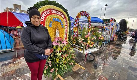FOTOS: En medio de la lluvia más de 50 mil feligreses arriban a la Básilica de Guadalupe