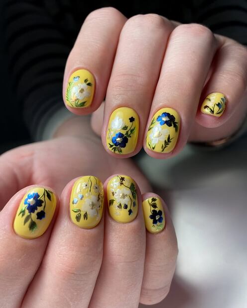 El amarillo es ideal para la primavera y el verano. Foto: Instagram @nailartbysofia_