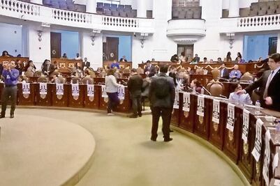 PRD avala Plan de Desarrollo; Morena y PAN lo cuestionan