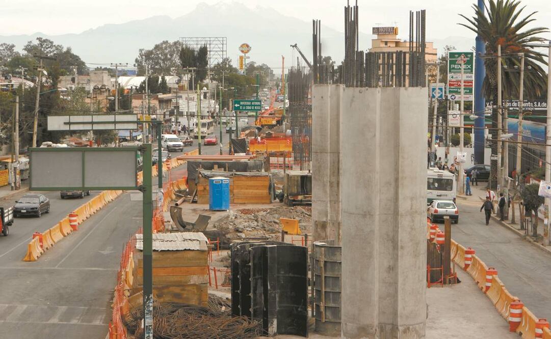 En la construcción de la Línea Dorada, tres compañías participaron en el desarrollo del proyecto a manera de consorcio. El monto original del contrato —se modificó al menos 4 veces— fue de 17 mil 583 millones 500 mil pesos. Foto: Archivo/ El Universal.