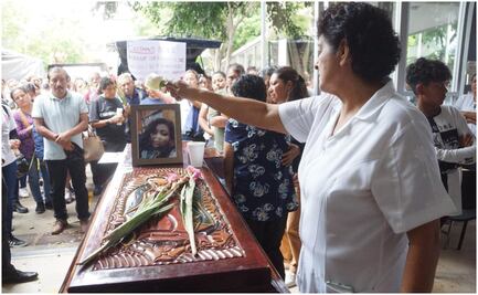 Entre aplausos, despiden a Judith Vianney, enfermera asesinada en Oaxaca; exigen justicia por su feminicidio