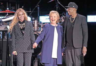 Clinton vs. Trump: Famosos libran la última batalla