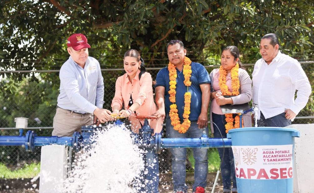 La gobernadora de Guerrero Evelyn Cecia Salgado Pineda en la inauguración del nuevo sistema hidráulico en Nejapa. Foto: Especial
