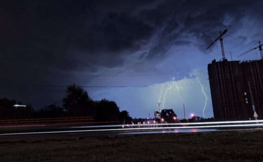 Qué hacer durante una tormenta eléctrica si vas manejando tu auto