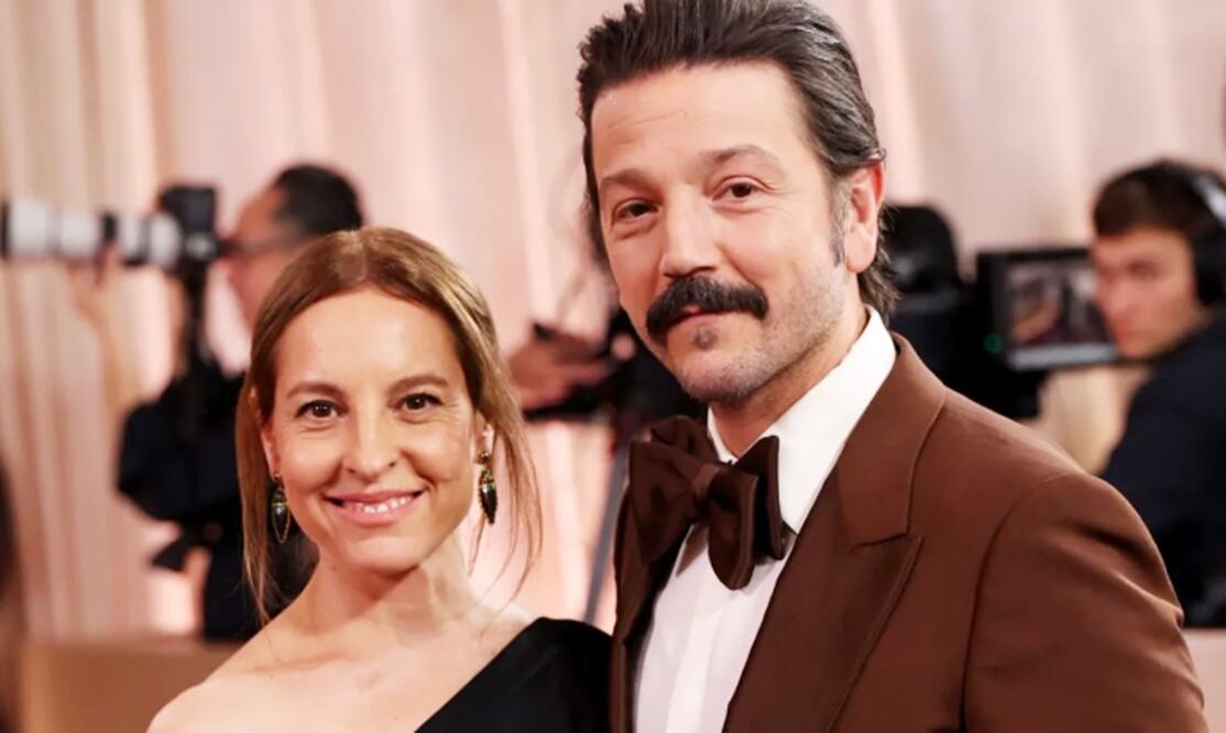 Diego Luna y Marina de Tavira en la alfombra roja de los Globos de Oro 2026.
Fotos: AFP