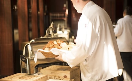 Industria restaurantera se recupera lentamente, aún hay menos empleos que en 2019