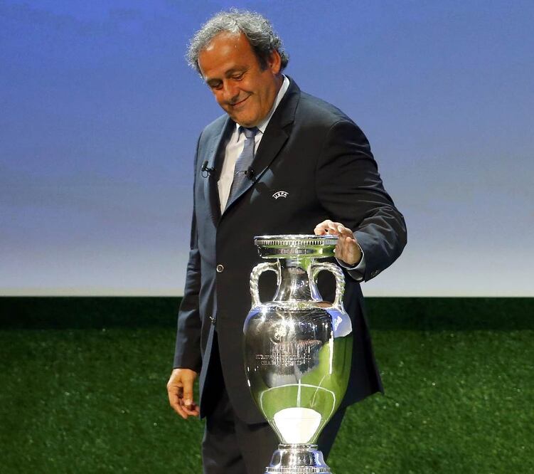 El año pasado, Platini optó por no enfrentarse en las urnas a Joseph Blatter; ahora cambia de opinión (ARCHIVO EL UNIVERSAL)