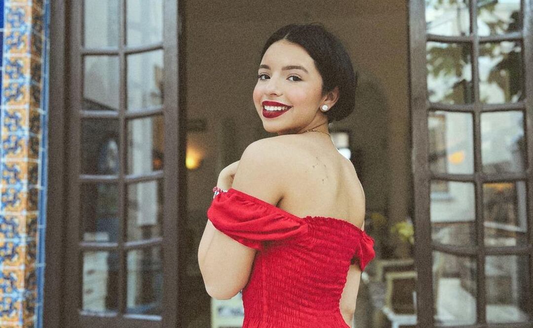 Ángela Aguilar luce un traje sastre en delicado rosa / Foto: Instagram @angela_aguilar_