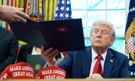 Corte de apelaciones complica las ambiciones de Trump; declara inconstitucionales aranceles, pero los deja vigentes 