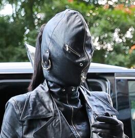 Kim Kardashian deslumbra con un atuendo postapocalíptico