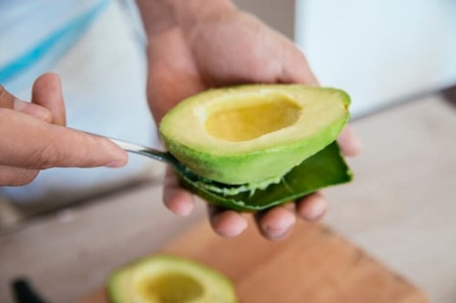 No la tires, dale una segunda vida a la cáscara de aguacate