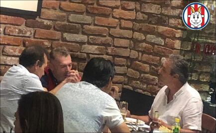 José Luis Higuera no se despega de Chivas