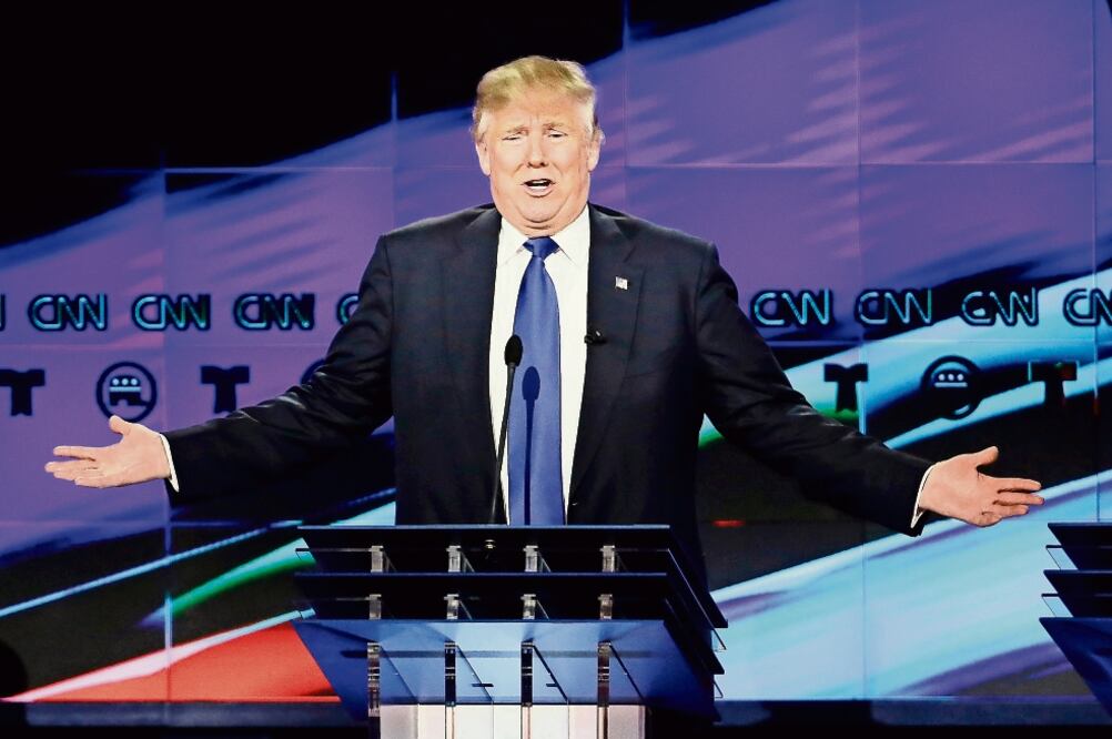 El precandidato republicano Donald Trump asegura tener los medios para lograr que México pague por la barrera fronteriza, como el cobro de impuestos a los mexicanos que visiten Estados Unidos (DAVID J. PHILLIP. AP)