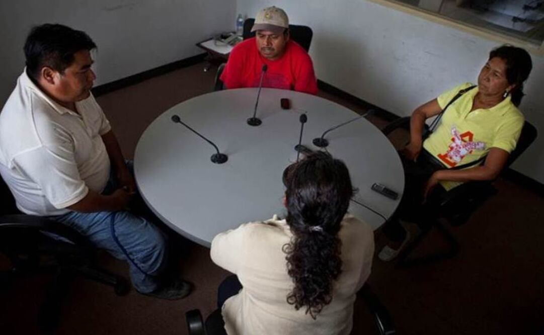 Apenas esta semana, padres de los normalistas de Ayotzinapa tomaron radiodifusoras para pedir a los ciudadanos que no voten este domingo Foto: Archivo EL UNIVERSAL