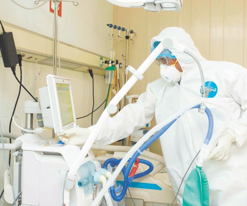 La transfusión de plasma de pacientes recuperados de Covid-19 a los que están graves puede ayudar a mejorar sus defensas. ARCHIVO EL UNIVERSAL