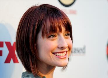 Arrestan a Allison Mack por liga con Nxivm, la secta de las esclavas sexuales