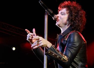 Bunbury quita celulares a fans por grabarlo; reaccionan en redes sociales