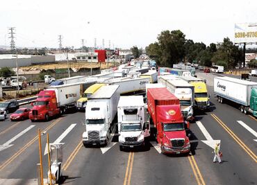 Transportistas posponen cierre carretero tras acordar mesas con autoridades