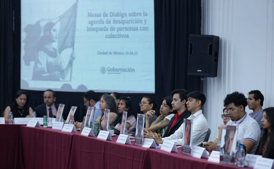 Rosa Icela Rodríguez encabezó la mesa de diálogo sobre la agenda de desaparición y búsqueda de personas con colectivos en el Hotel Ejecutivo. Foto: Fernanda Rojas/ EL UNIVERSAL
