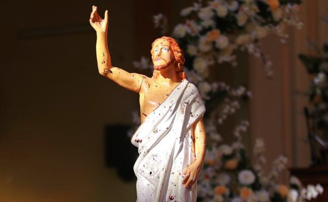 A statue of Christ is covered in blood after a bomb exploded inside a church in Sri Lanka- Photo: Stringer/REUTERS