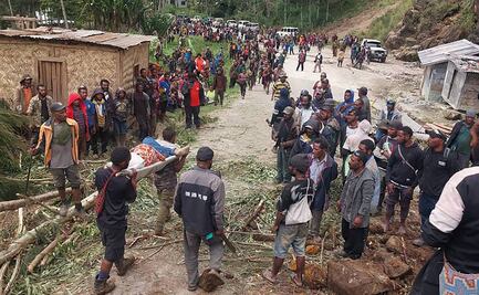 Buscan a supervivientes de avalancha que dejó enterradas a más de 2 mil personas en Papúa Nueva Guinea