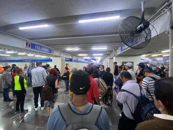 Metro Hidalgo: "Vi cómo un hombre aventó a la mujer y después, él solito se aventó", dice testigo