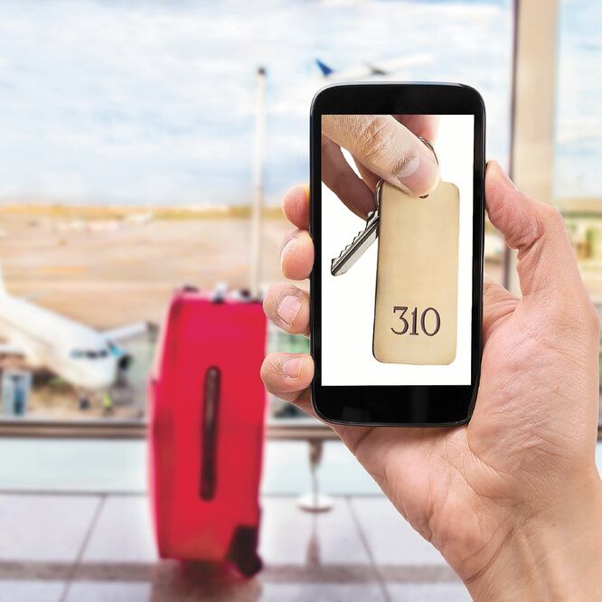 Los jóvenes esperan utilizar su teléfono para acceder a servicios como las notificaciones desde que salen de casa hasta que llegan a su destino. ARCHIVO EL UNIVERSAL