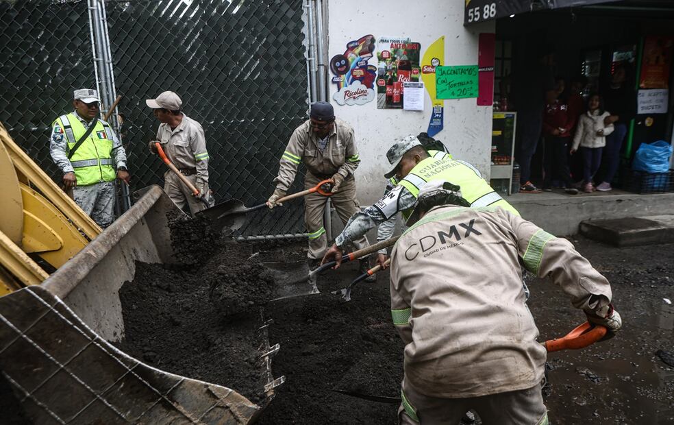 Los vecinos también aseguraron que otras de las causas de la inundación fue que las compuertas del Canal Zacapa estaban cerradas a la hora de la lluvia, por lo que el agua de esta zona se desbordó y entró a sus viviendas. Foto: Gabriel Pano/EL UNIVERSAL