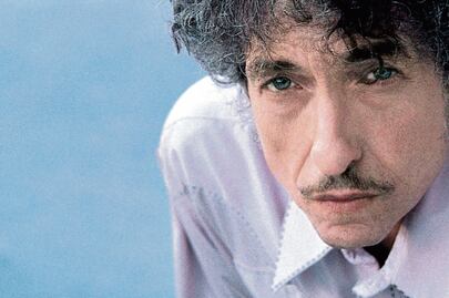 El Nobel cantó y boxeó en México